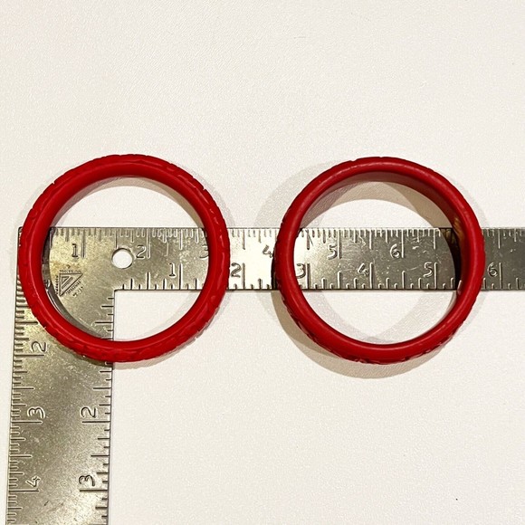 Vtg Chinese Red Cinnabar Flower Floral & Fruit Design Carved Bangle Bracelet x2 - Picture 10 of 12